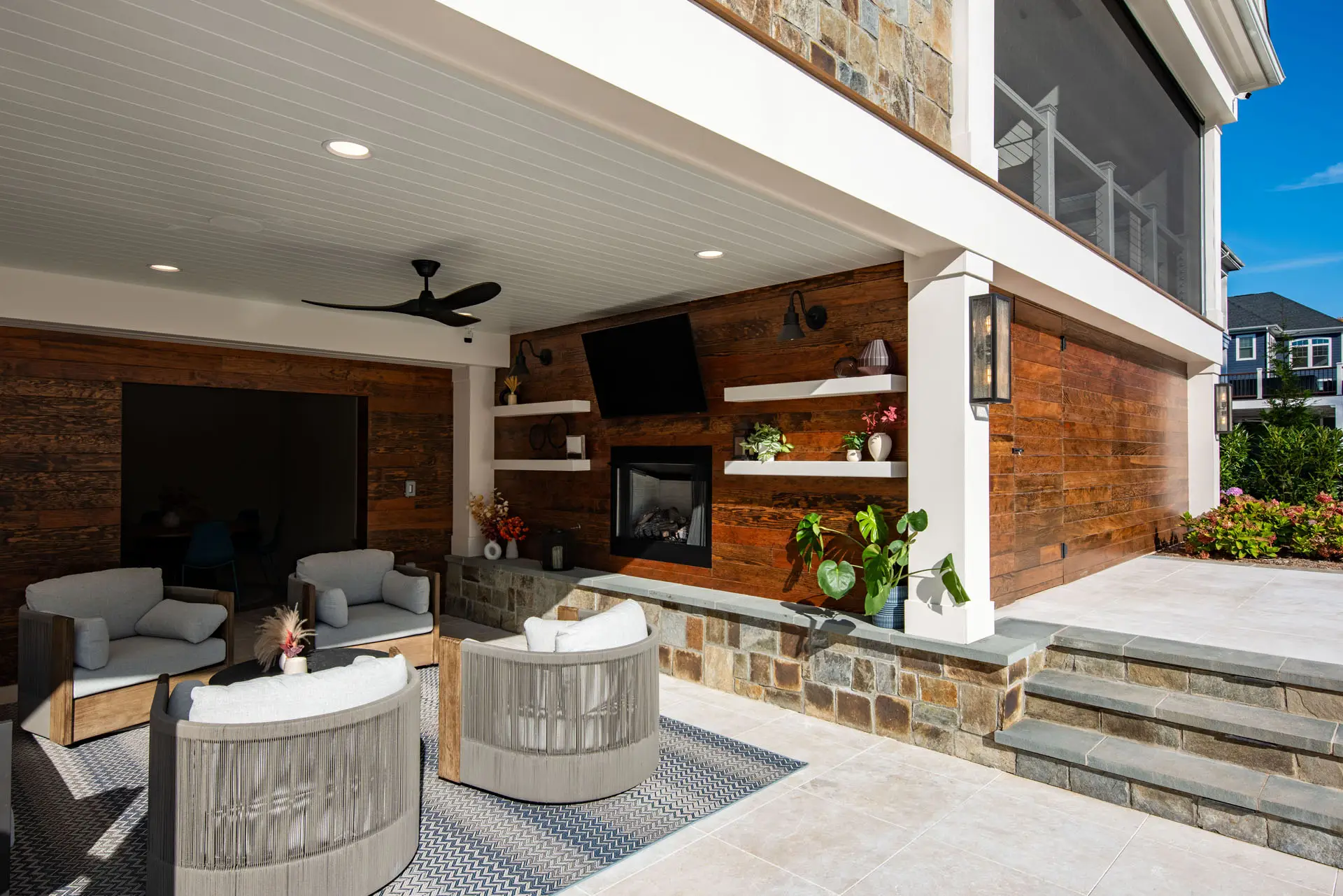 sitting area with fire place and tv